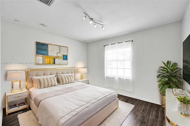 Building Photo - 3041 SW 88th Ave