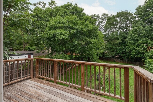 Building Photo - Spacious 6bd/3ba in Grant Park w/ Large Fe...