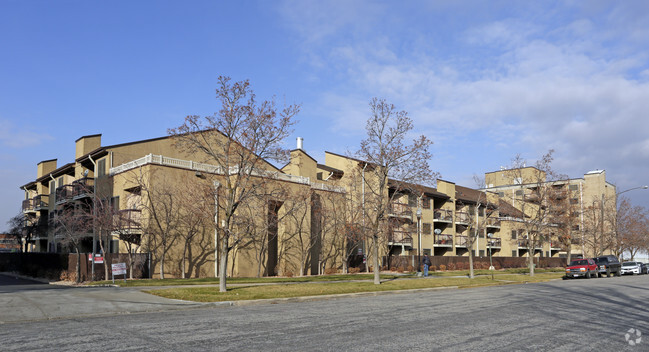 Building Photo - Three Link Tower