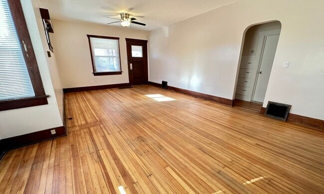 Building Photo - 2798 S Acoma St