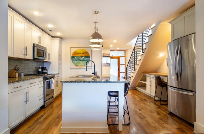 Building Photo - 205 Mews Way