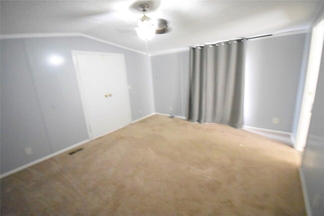 Building Photo - 2 Lakeview Ln