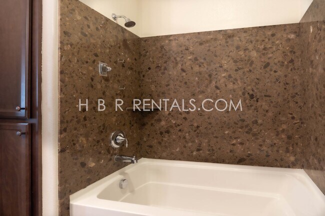 Building Photo - Spacious 4-Bedroom with Granite Finishes in Tracy – Your Dream Home Awaits!