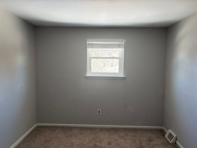 Building Photo - Renovated 3 Bed Twin Home for Rent