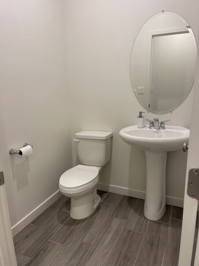Building Photo - Gorgeous home for rent in SW Bakersfield- ...