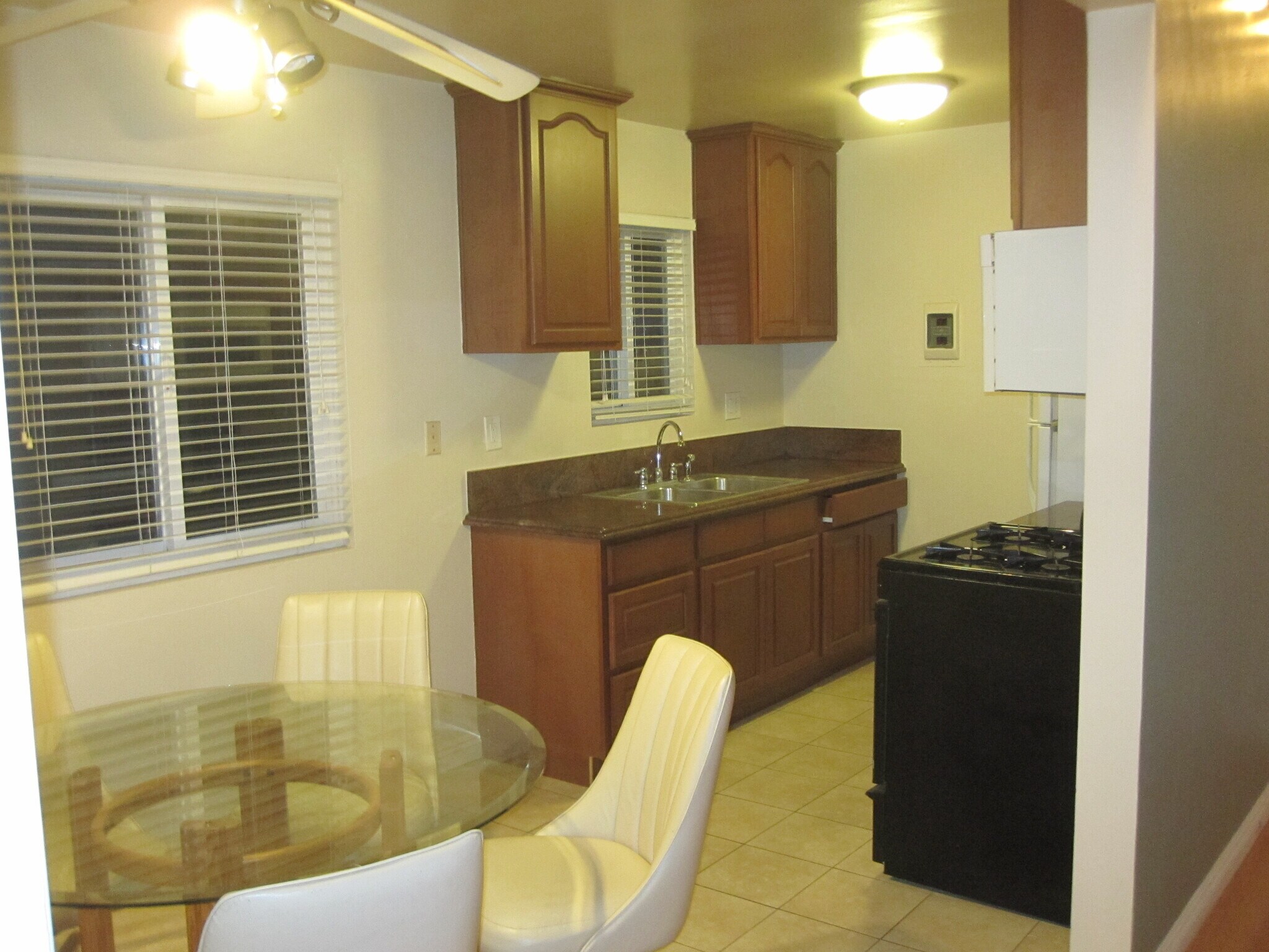 Building Photo - 215 Covina Ave