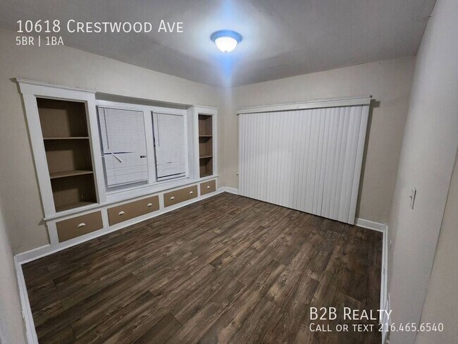 Building Photo - 10618 Crestwood Ave