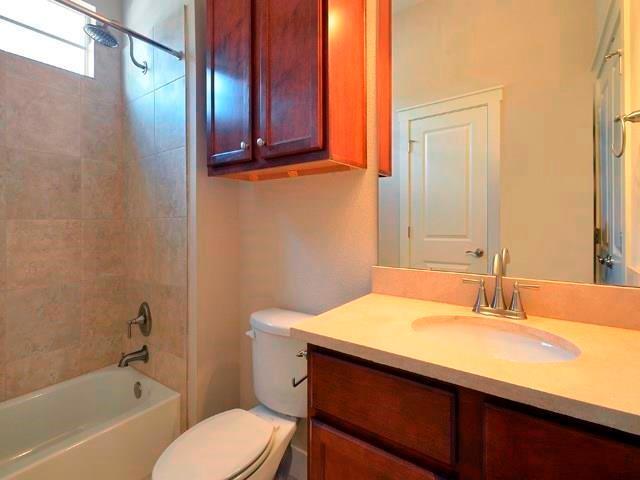 Building Photo - 2520 Bluebonnet Ln
