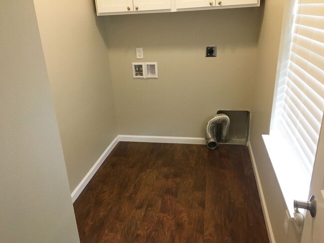 Building Photo - 4-Bedroom 3 Bath Executive Home In Rib Mou...
