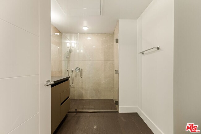 Building Photo - 837 S Harvard Blvd