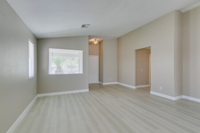 Building Photo - Beautiful Single-Story 3 Bedroom Home in Summerlin South