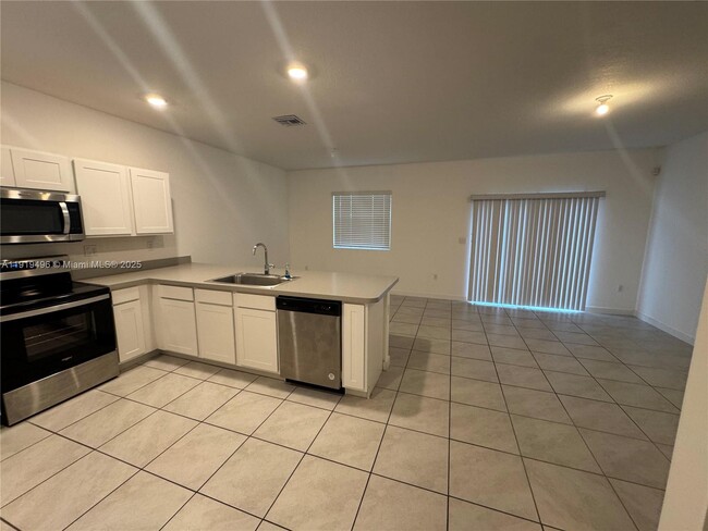 Building Photo - 1780 SE 9th Ave