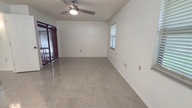 Building Photo - 4765 Oak Forest Dr W