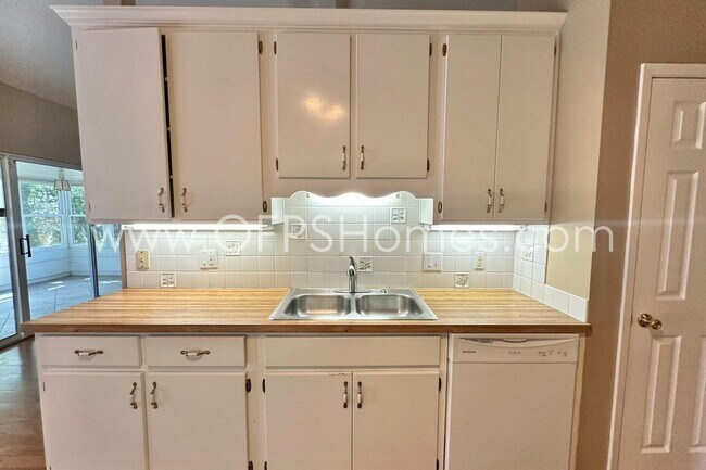Building Photo - 4534 Parkwood Ln E