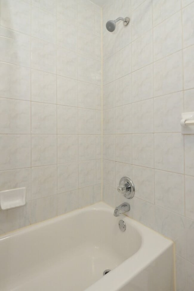 Building Photo - 356 W 37th St