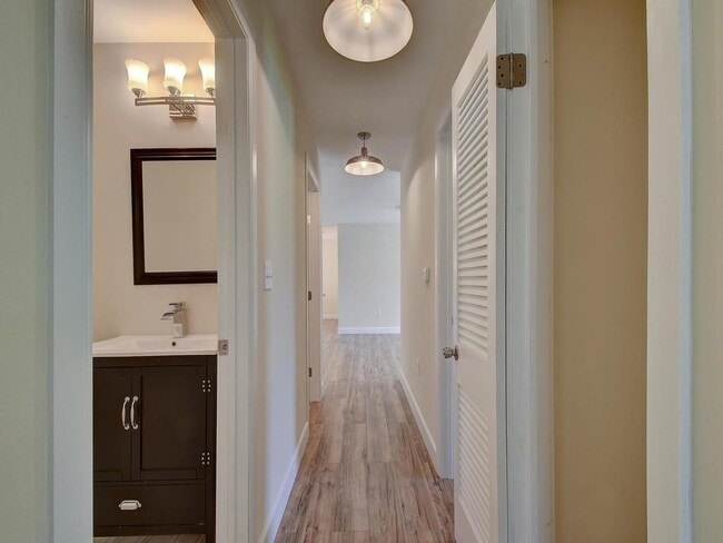 Building Photo - Fantastic Home - Windsor Park