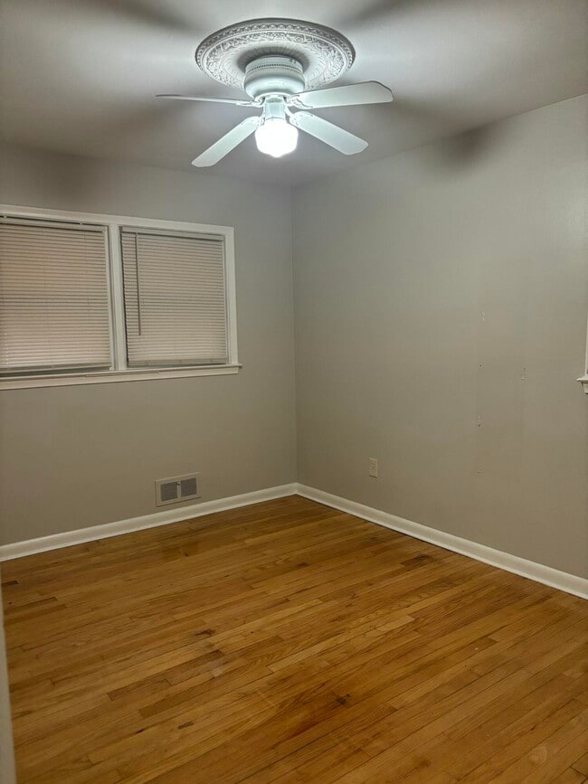 Building Photo - 12116 Columbia Ave