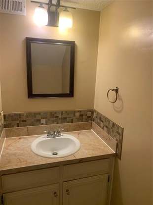Building Photo - 115 Austin Stone Dr