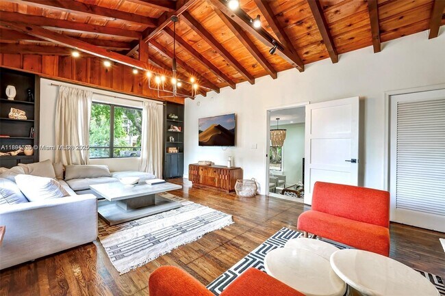 Building Photo - 991 NE 82nd St