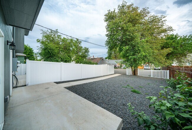 Building Photo - 1113 W Sinto Ave