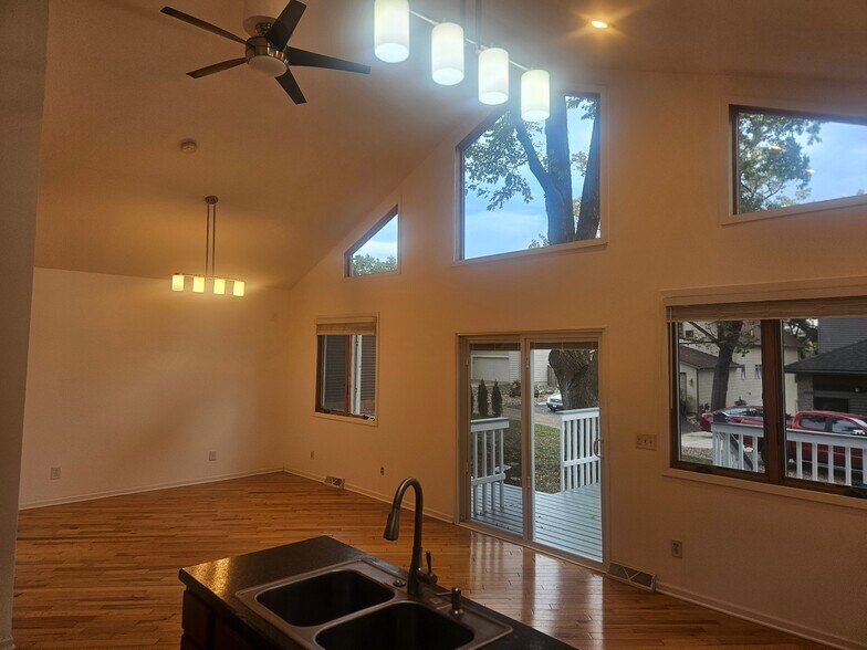 Great room - 4301 Quaker Trl NE