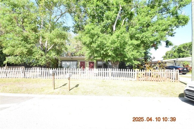 Primary Photo - 402 S Comet Ave