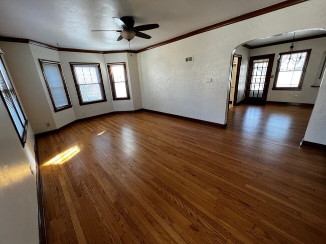 Building Photo - 2 bedroom home with bonus room in Davenport