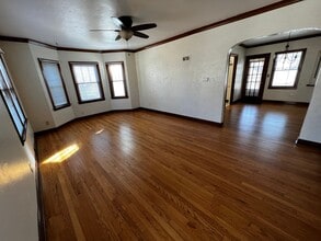 Building Photo - 2 bedroom home with bonus room in Davenport