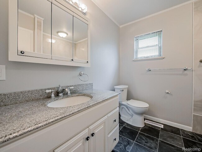 Building Photo - 7580 Thornwood St