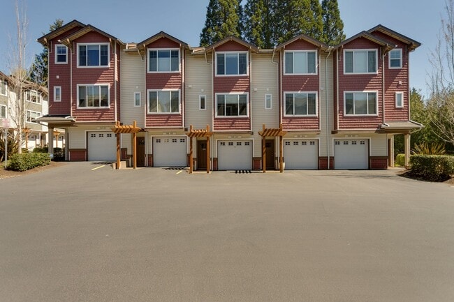 Building Photo - Beautiful Townhouse Available in Cedar Mill!