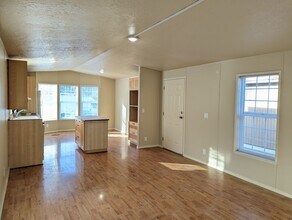Building Photo - Charming 2 Bedroom Home- Plank Flooring, V...