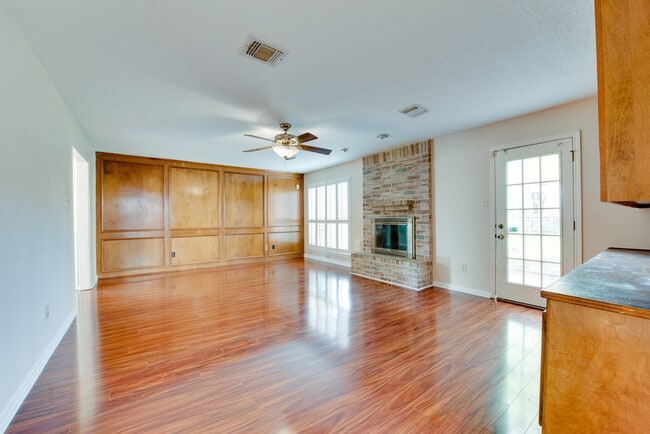 Building Photo - 15114 Mira Vista Dr