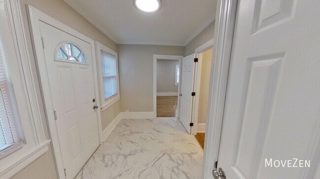 Building Photo - 7 Ratcale Ln