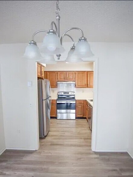 Building Photo - 655C Yale Way