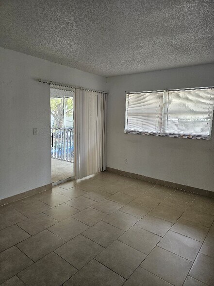 Building Photo - 563 Midway Track