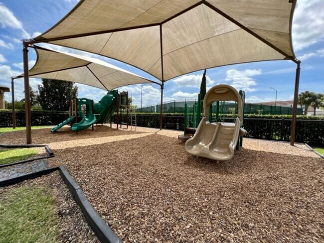 Building Photo - EAGLE CREEK LAKE NONA! WELCOME HOME! Beautiful water views! Spacious 2 story-3 bedroom 2.5 bath h...