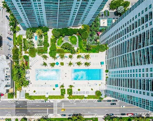 Building Photo - 950 Brickell Bay Dr