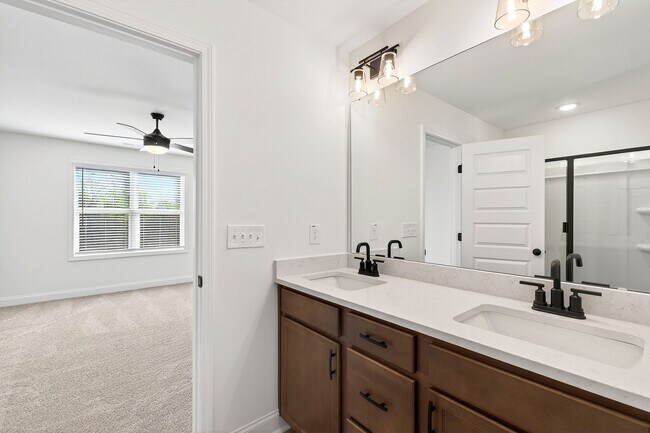 Building Photo - Modern and Charming 3-Bedroom Cul-de-Sac Home in Clayton!