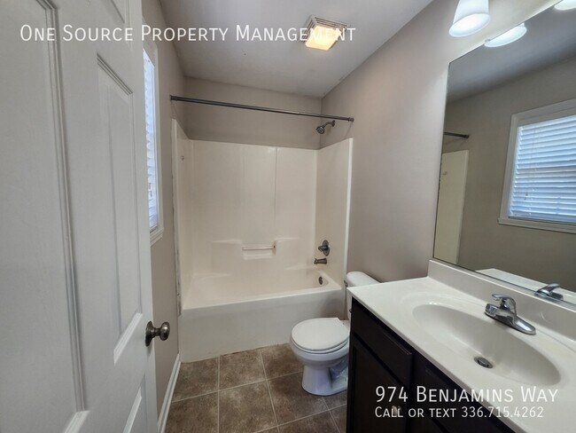 Building Photo - 974 Benjamins Way