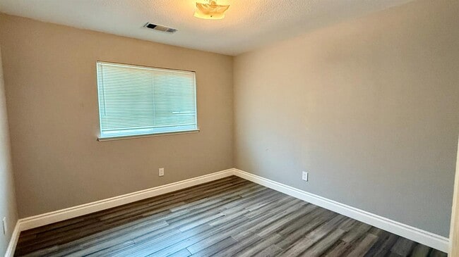 Building Photo - 2123 Cottonwood Ct