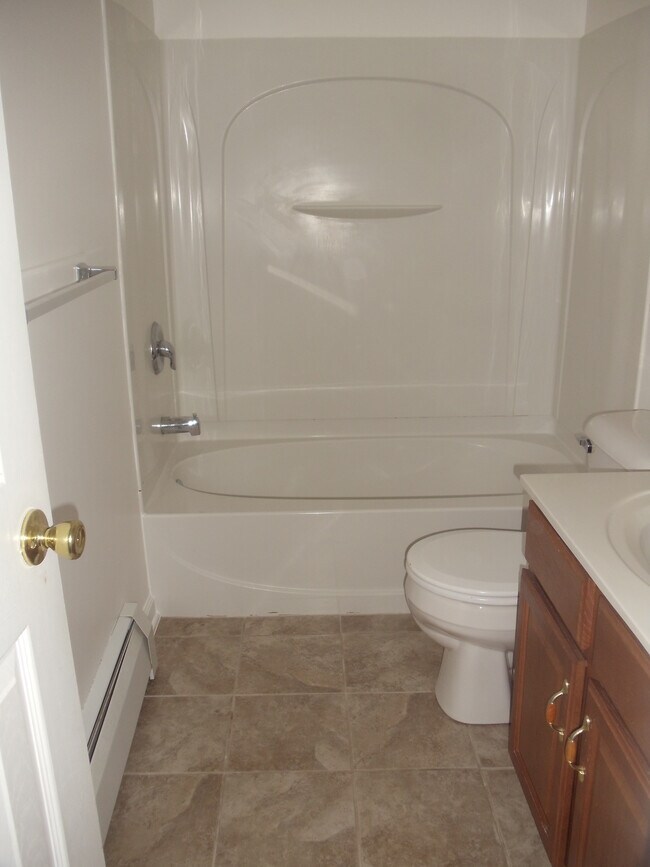 Building Photo - 430 W 8th St