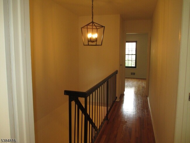 Building Photo - 181 Long Hill Rd