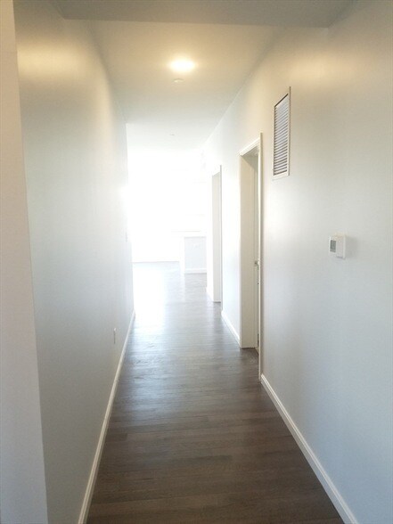 Building Photo - 168 Washington St