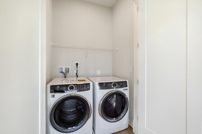 Building Photo - 23651 Havelock Walk Ter