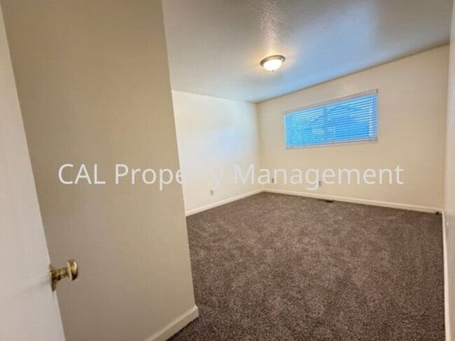 Building Photo - Beautiful 3 bedroom home in Hollister, CA!