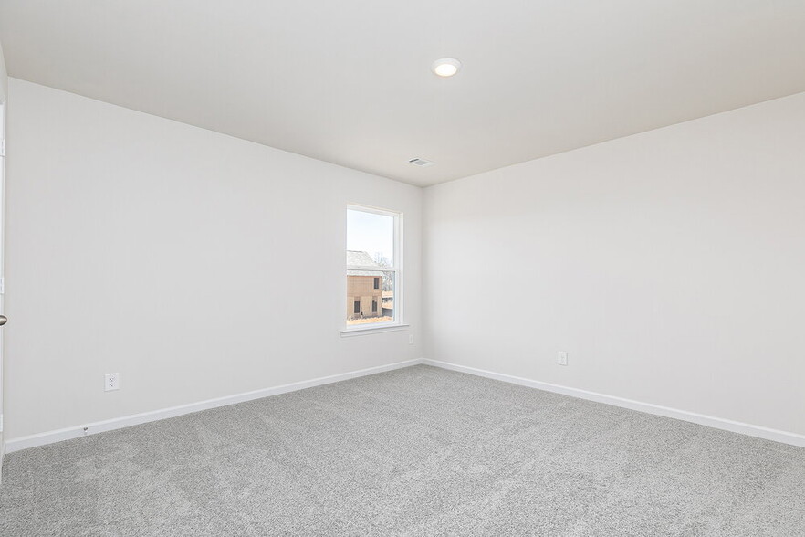Building Photo - 144 Howell Dr