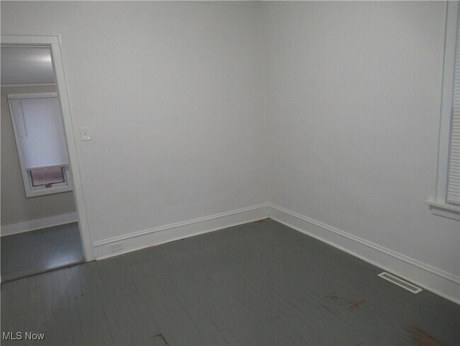 Building Photo - 3754 W 130th St