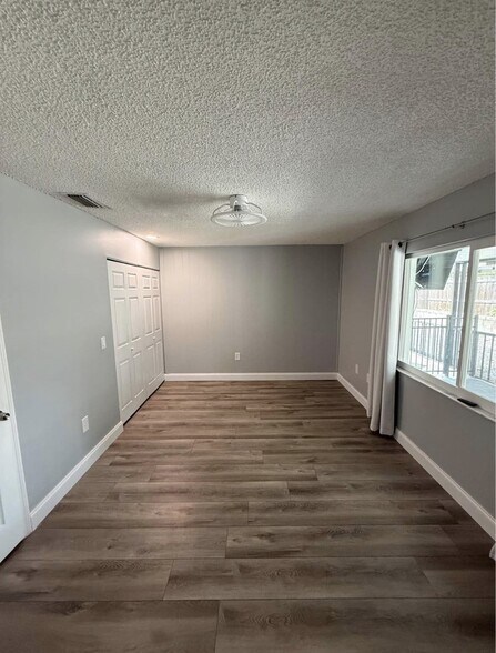 Building Photo - 1813 East Dr