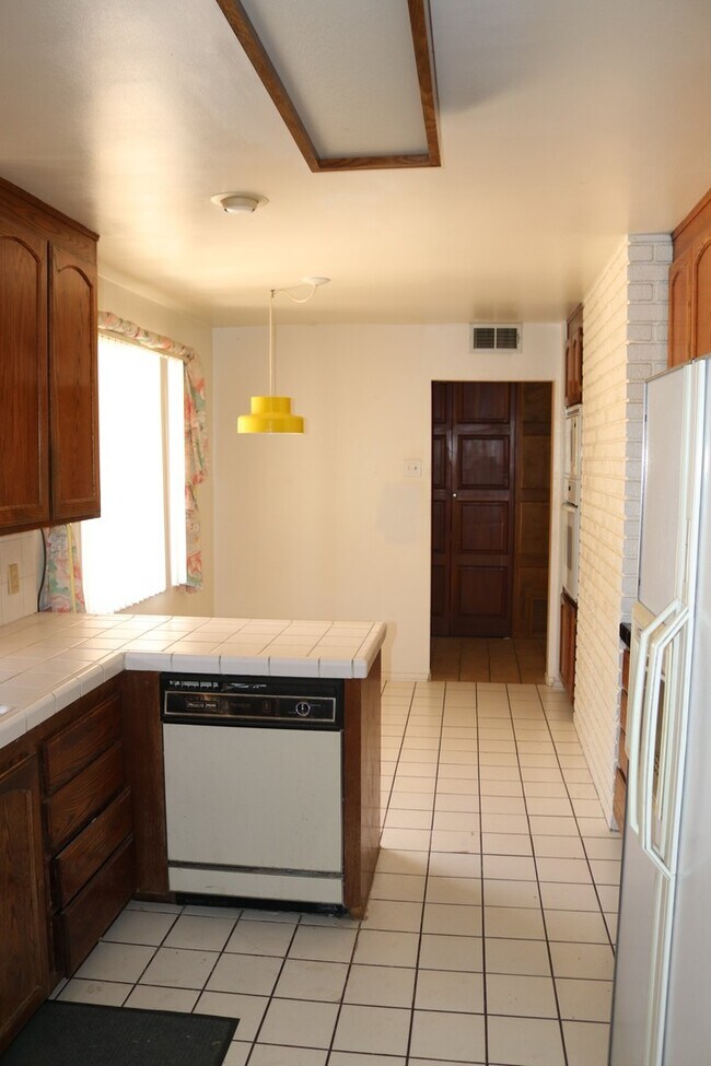 Building Photo - 19275 Symeron Rd