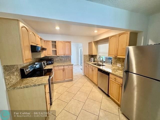 Building Photo - 3720 Coral Hills Dr